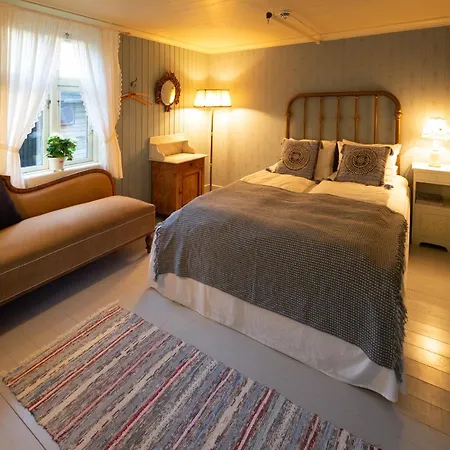 Bed & Breakfast Madame Tveten 3*